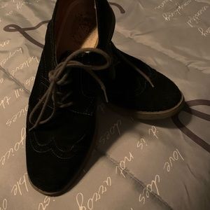 Black dress shoes